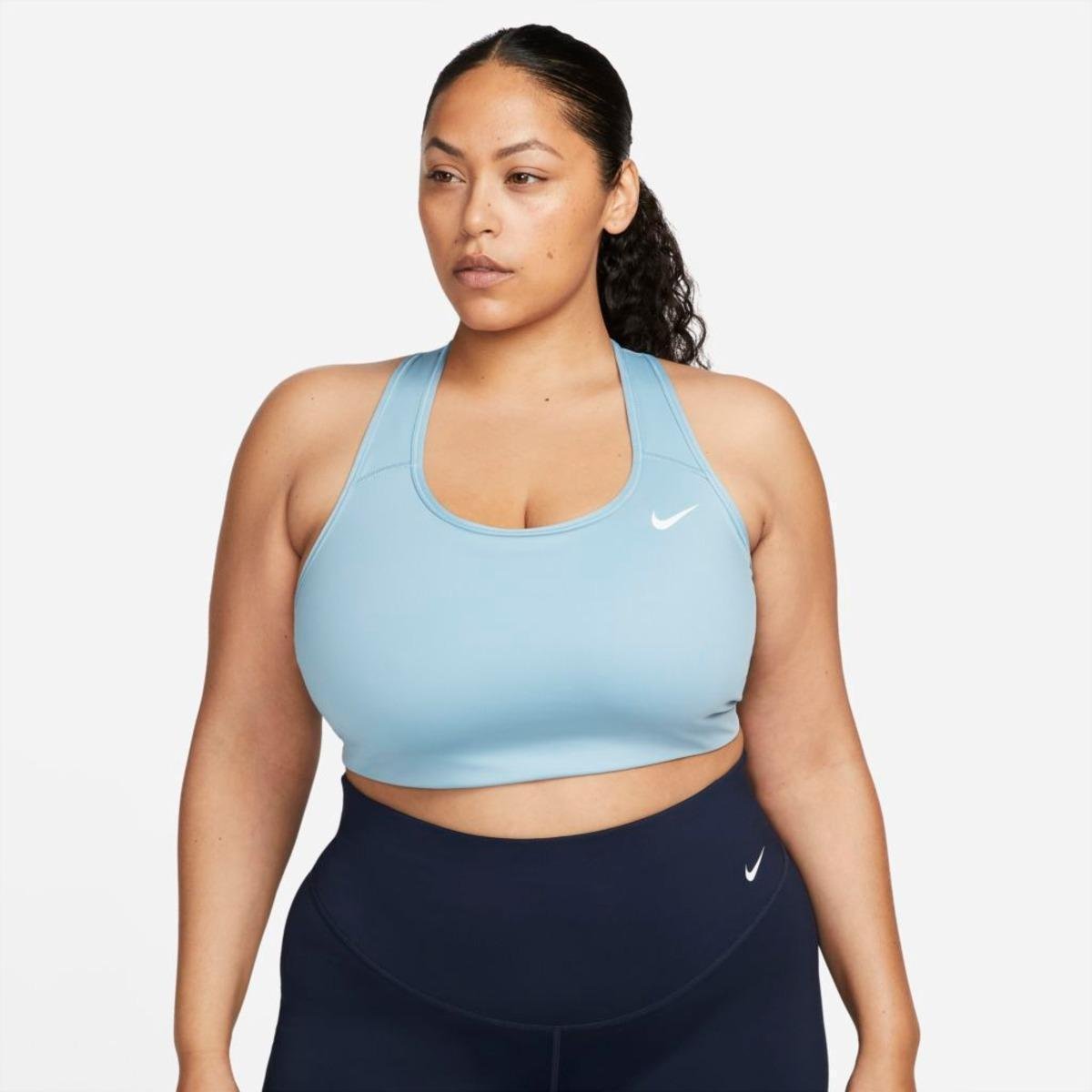 Plus Size - Top Nike Dri-FIT Swoosh Feminino - Azul Menor preço em Plus Size - Top Nike Dri-FIT Swoosh Feminino - Azul