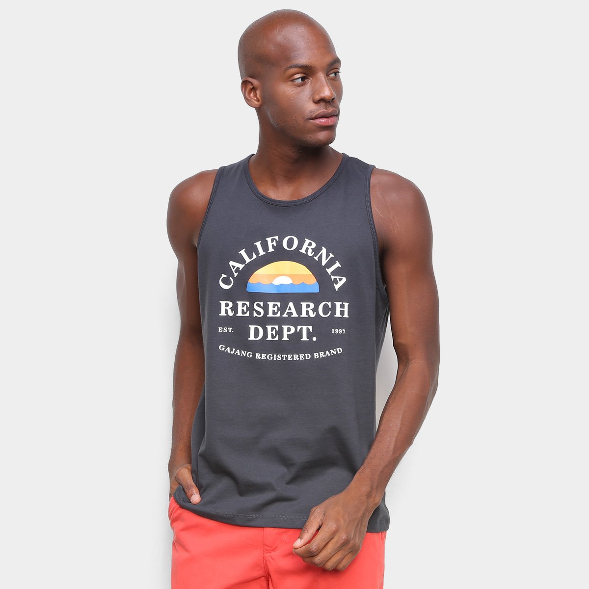 Regata Gajang Básica California Masculina - Chumbo Menor preço em Regata Gajang Básica California Masculina - Chumbo