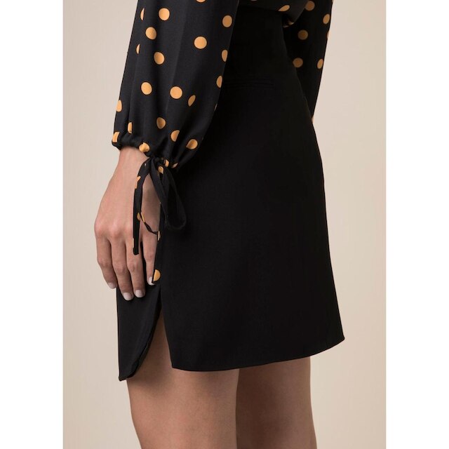 Saia Curta Bolso Zíper Preto 38