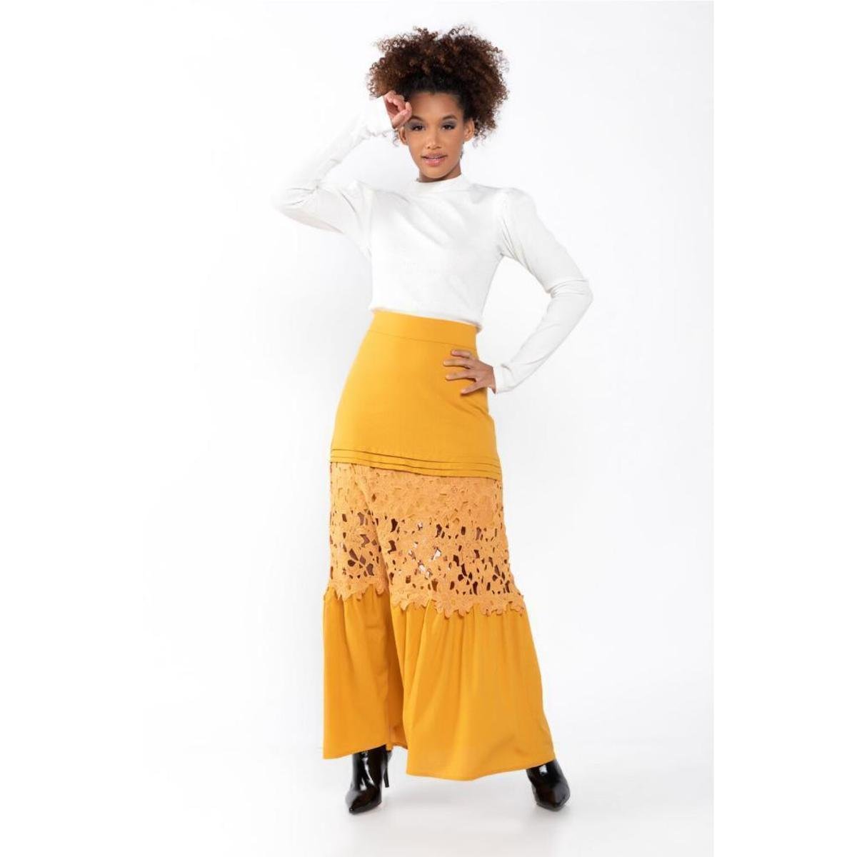 Saia longa em linho com recorte guipir - Mostarda Menor preço em Saia longa em linho com recorte guipir - Mostarda
