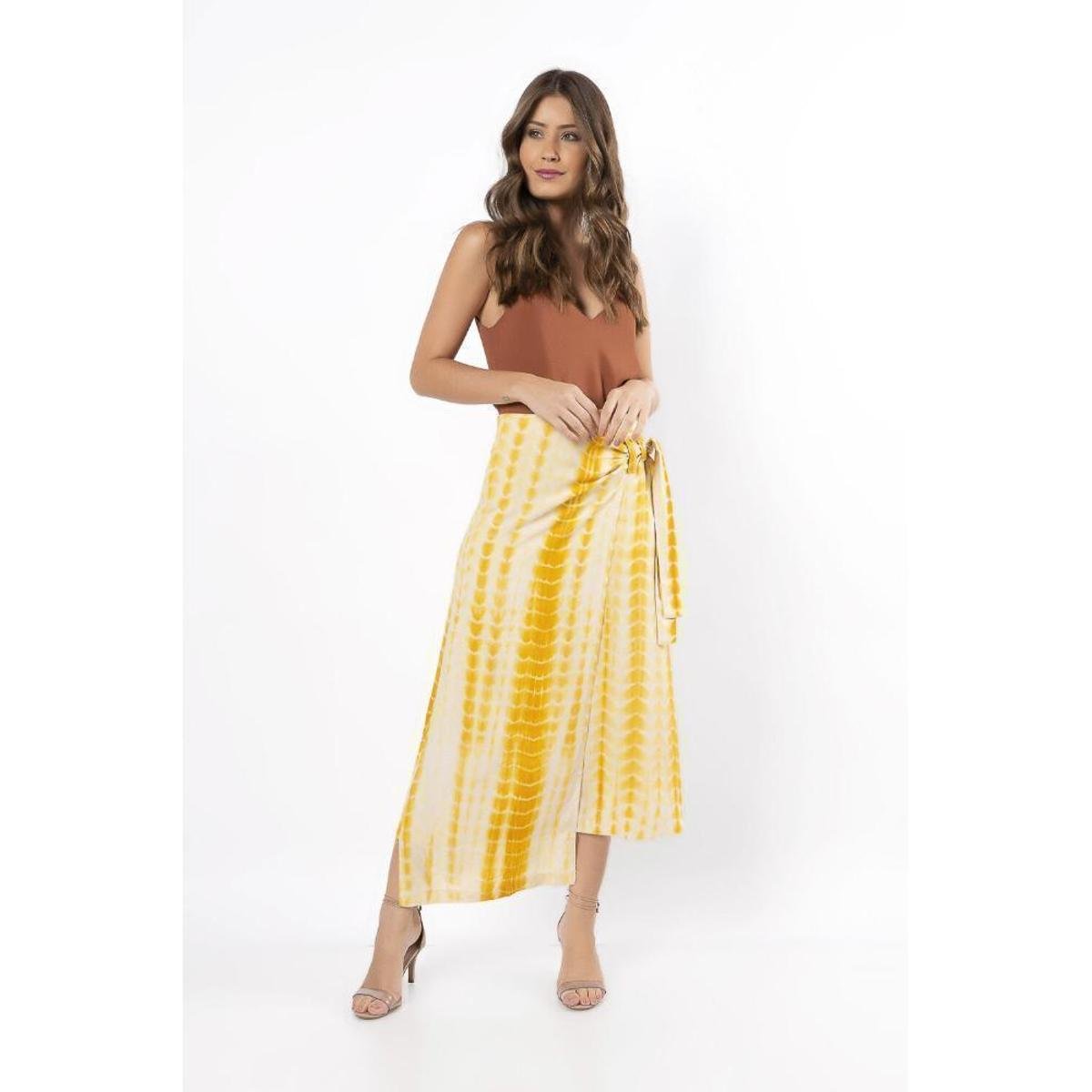 Saia midi viscose tie dye com transpasse - Amarelo Menor preço em Saia midi viscose tie dye com transpasse - Amarelo