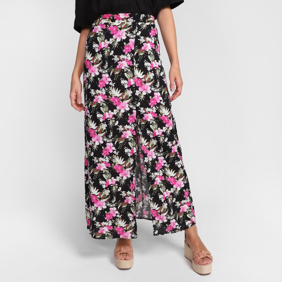 Saia We're The Basic Evasê Longa Floral - Preto+Rosa é ruim? Saia We're The Basic Evasê Longa Floral - Preto+Rosa é boa?