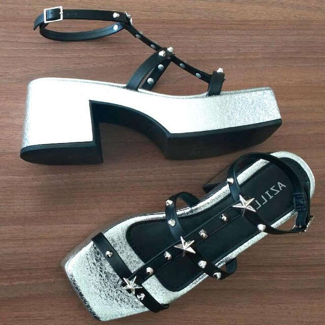 Sandalia Anabela De Tiras Com Tachas Bico Quadrado Azillê