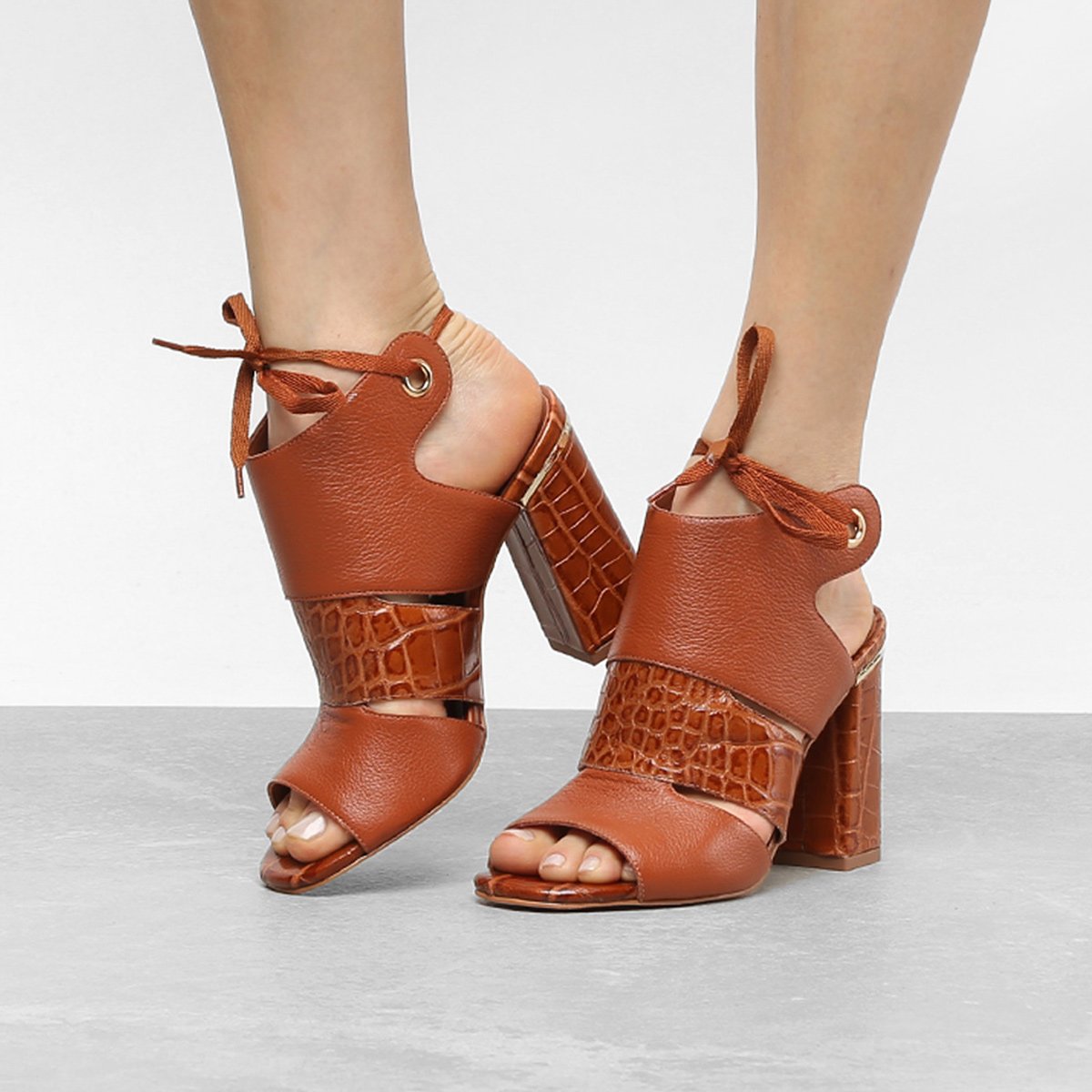 Sandália Couro Jorge Bischoff Salto Grosso Abotinada Feminina - Caramelo Menor preço em Sandália Couro Jorge Bischoff Salto Grosso Abotinada Feminina - Caramelo