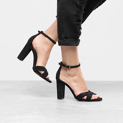 vestido tubinho com salto grosso