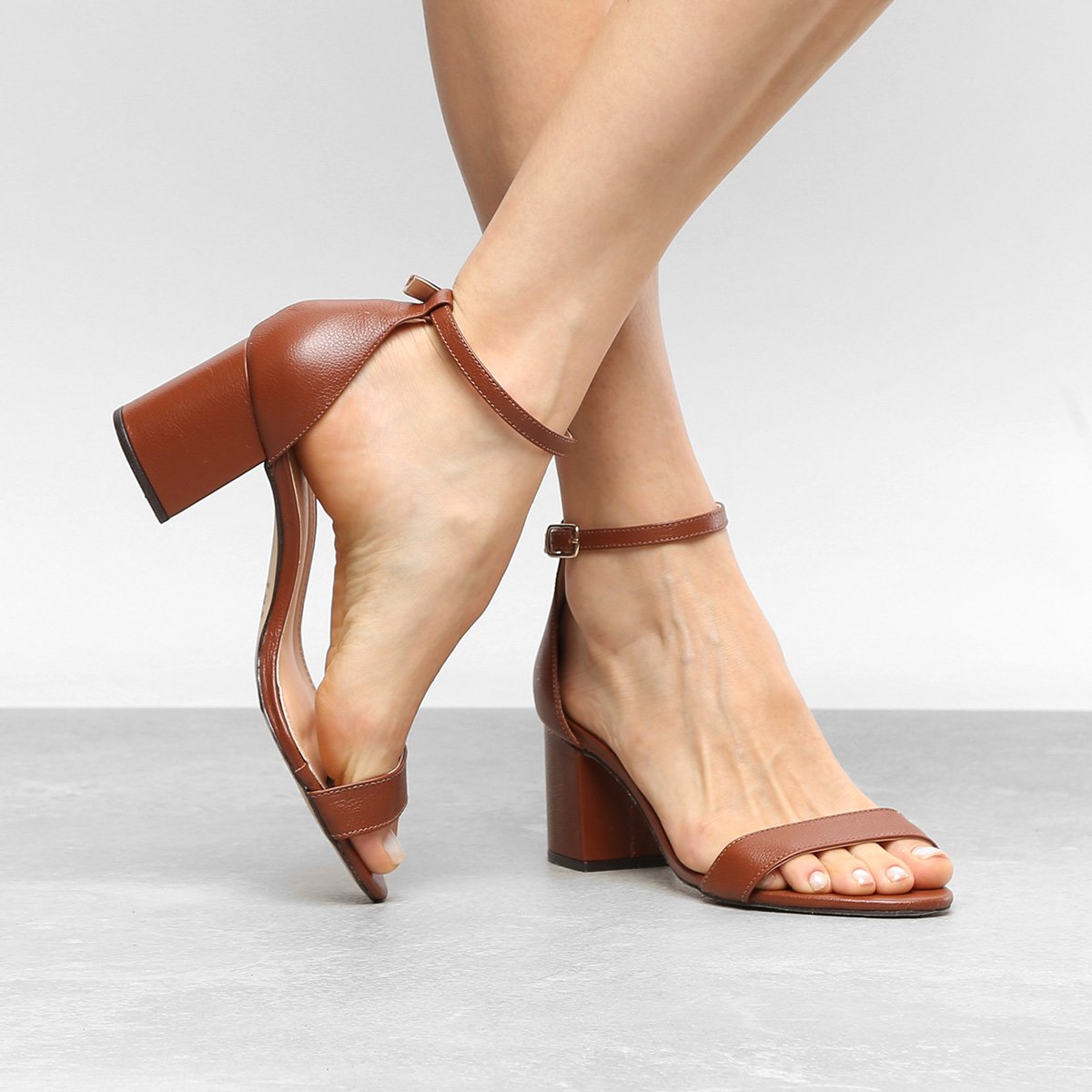 sandalia tira unica salto grosso