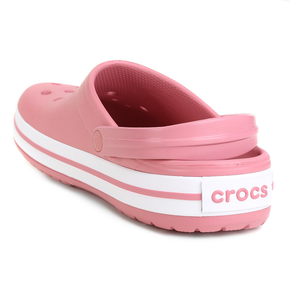 crocs rosa e branco