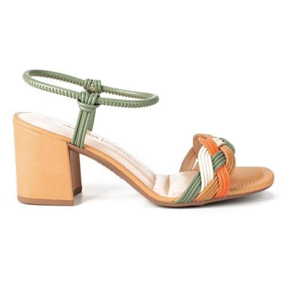 SANDALIA DAKOTA SALTO BLOCO / Z8712 - Bege Menor preço em SANDALIA DAKOTA SALTO BLOCO / Z8712 - Bege