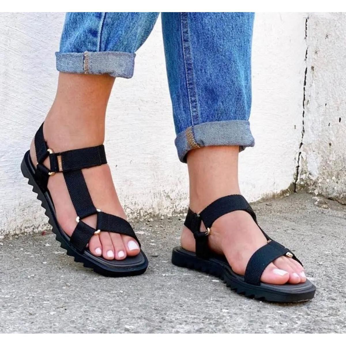 Sandália feminina Moleca Fivela Papete Tratorado - Preto Menor preço em Sandália feminina Moleca Fivela Papete Tratorado - Preto