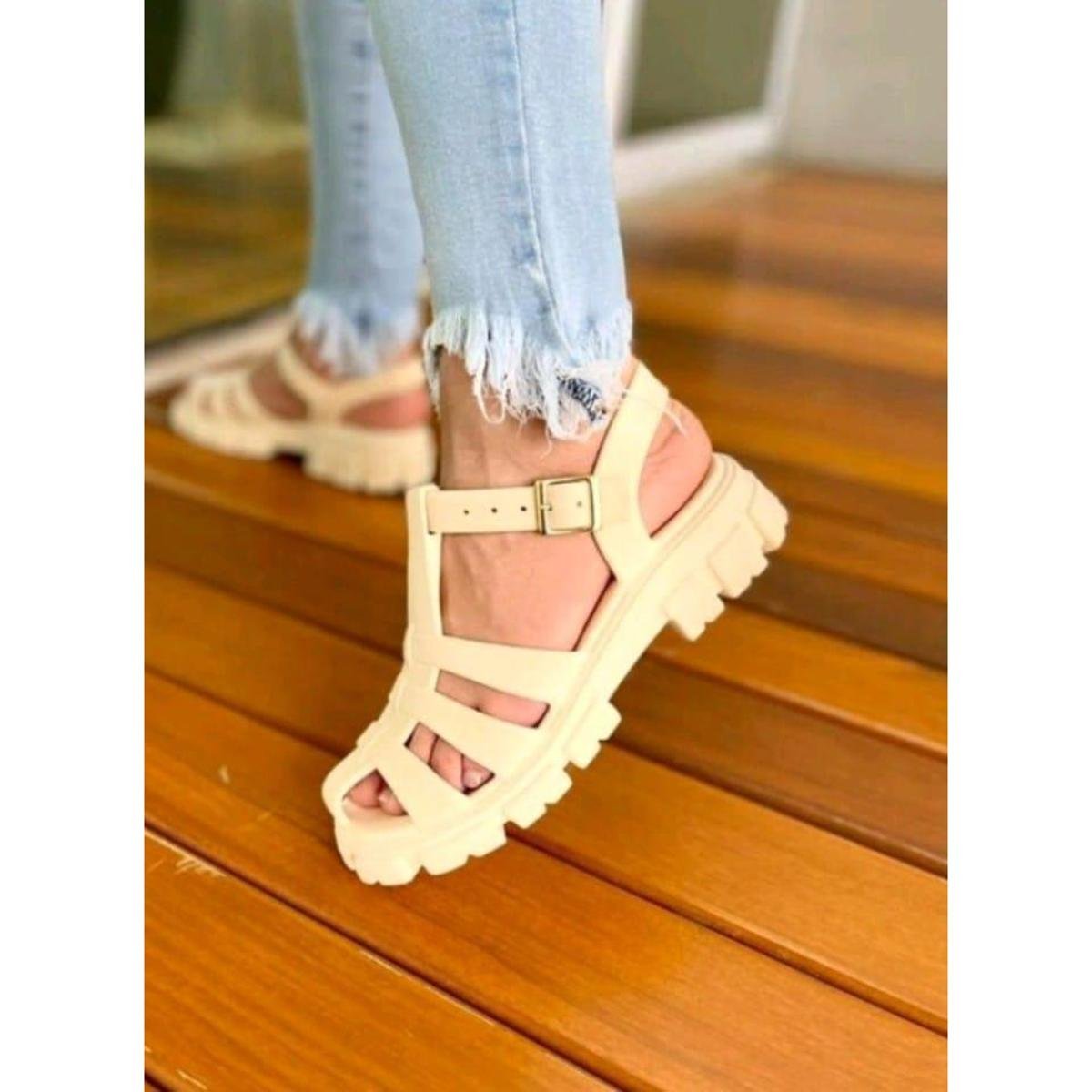 Sandália Feminina Tratorada Plataforma Confortável Lançamento - Branco Menor preço em Sandália Feminina Tratorada Plataforma Confortável Lançamento - Branco