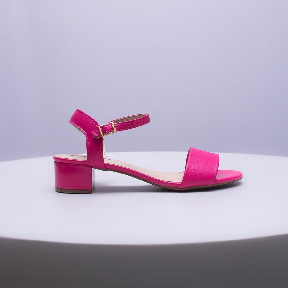 Sandália Moleca Napa Com fivela - Pink Menor preço em Sandália Moleca Napa Com fivela - Pink