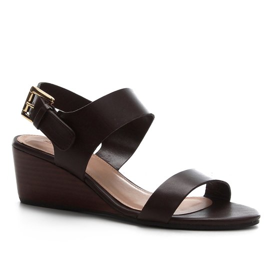 Sandália Shoestock Couro Fivela Anabela - Marrom
