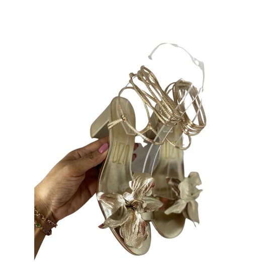 Sandalia Uza Com flor Off Dourada Zattini