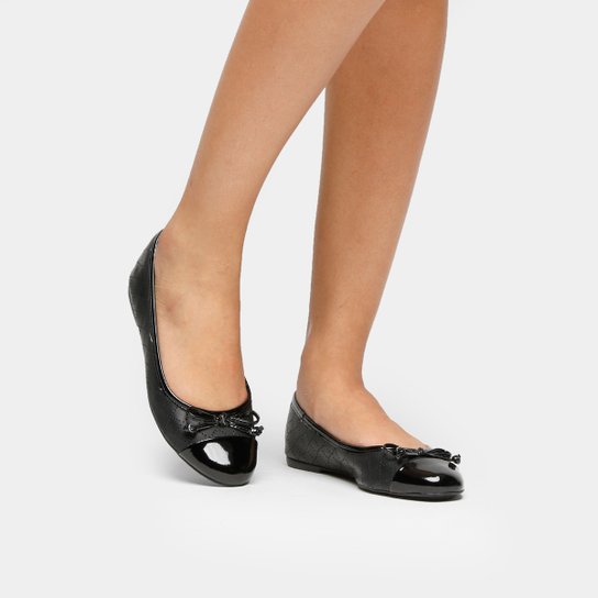 Sapatilha Couro Shoestock Recortes Feminina - Preto