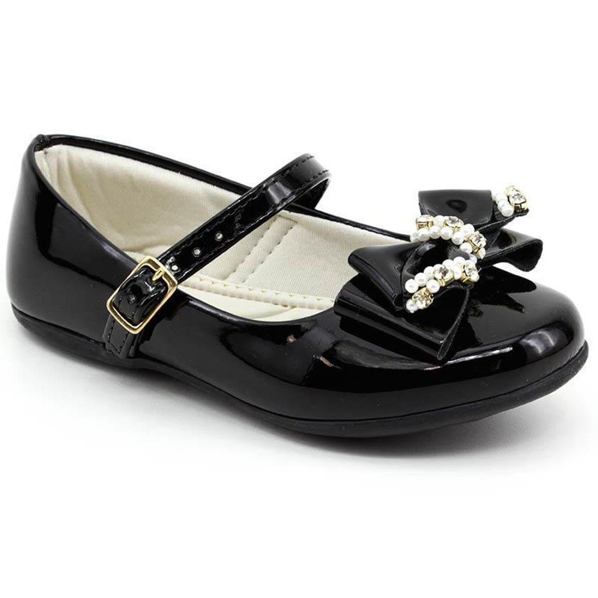 sapatilha preta de criança