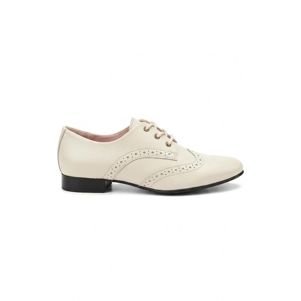 Sapato feminino Oxford em couro detalhes 0211