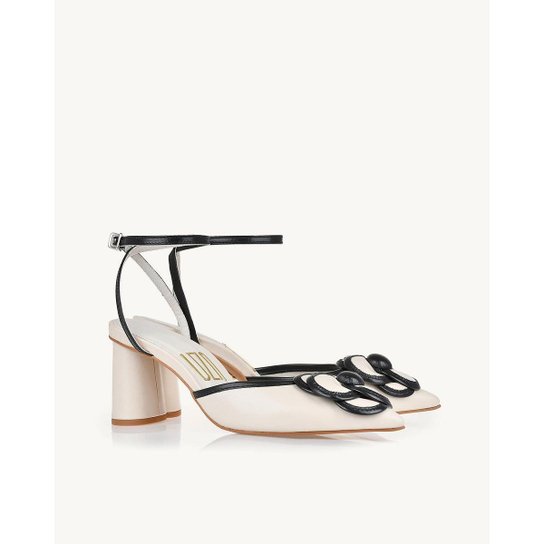 Sapato Uza SaLto Alto Grosso Com Detalhe de Flor B26r897a0028