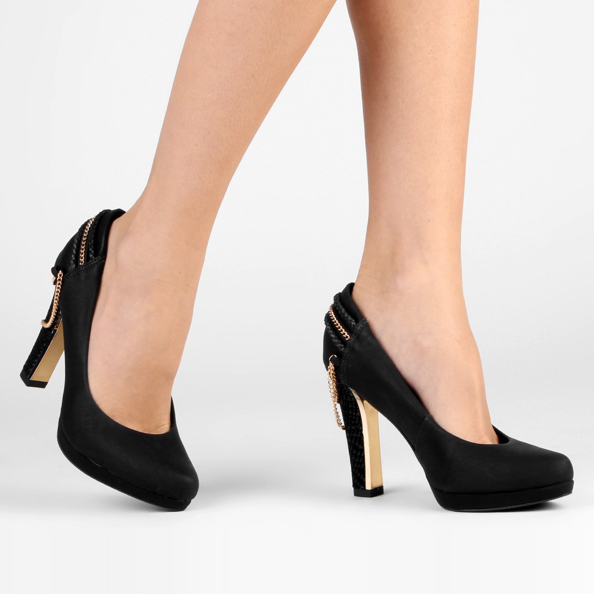 scarpin com corrente