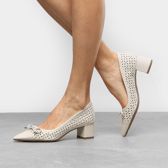 Scarpin Drezzup Salto Baixo Vazado - Off White