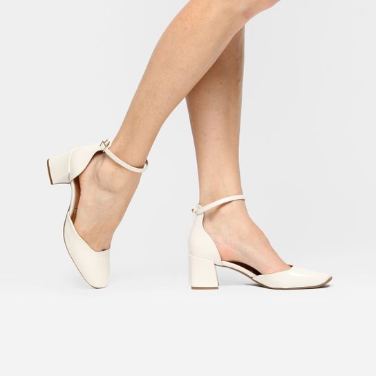 Scarpin Vizzano Salto Bloco Vazado - Off White