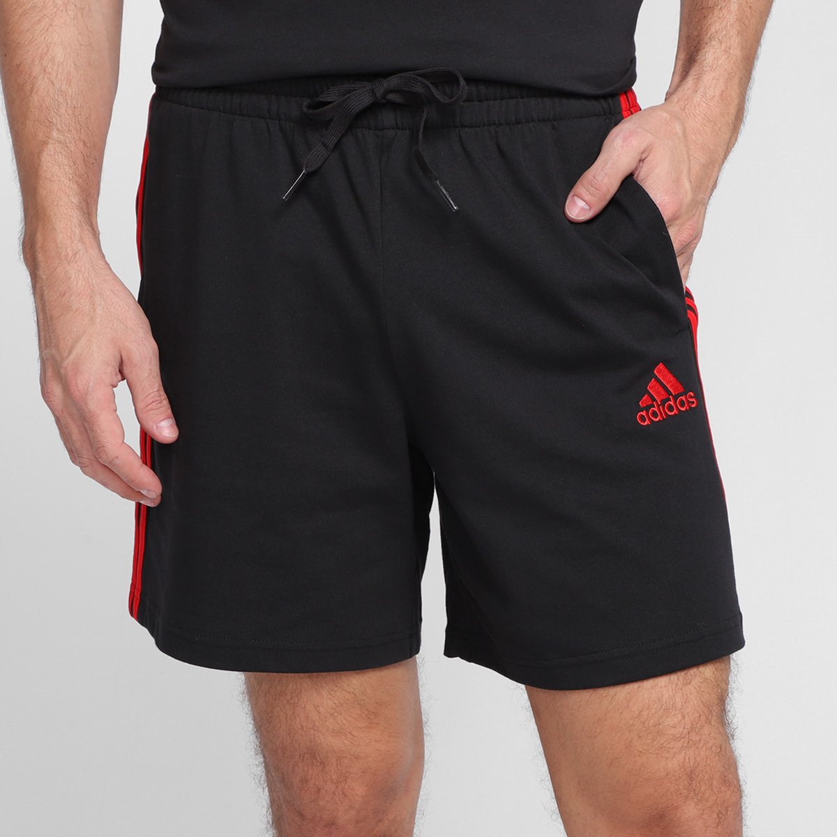 Short Adidas Adidas Essentials Masculino - Preto+Vermelho Menor preço em Short Adidas Adidas Essentials Masculino - Preto+Vermelho