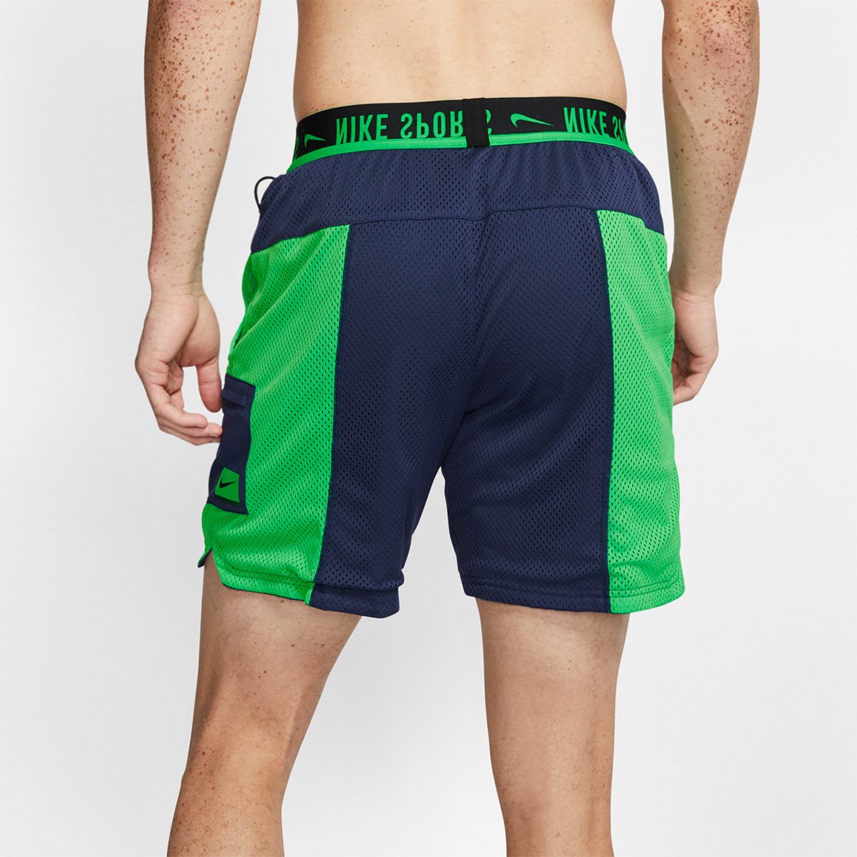 short neon masculino nike