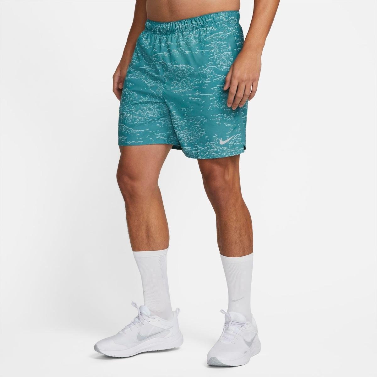 Shorts Nike Dri-FIT Run Division Challenger Masculino - Verde Menor preço em Shorts Nike Dri-FIT Run Division Challenger Masculino - Verde