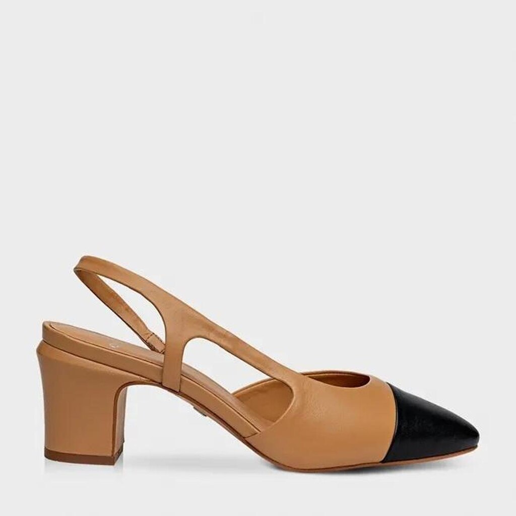 Slingback Cap Toe em Couro Bege / Nude e Preto Carrano