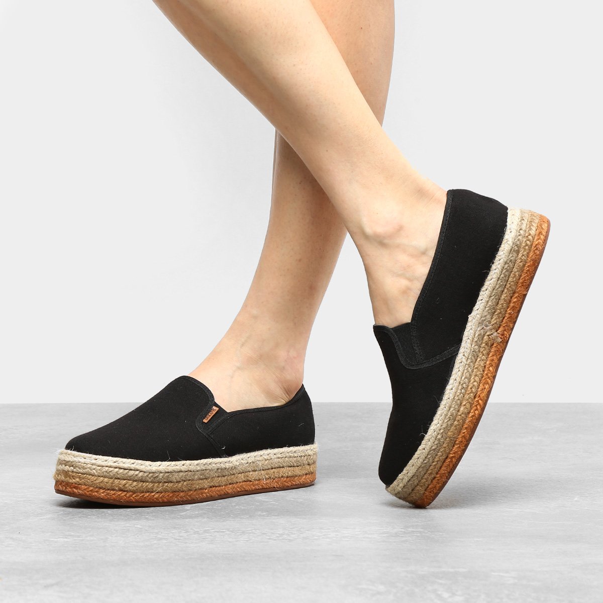 slip on caixa alta preto