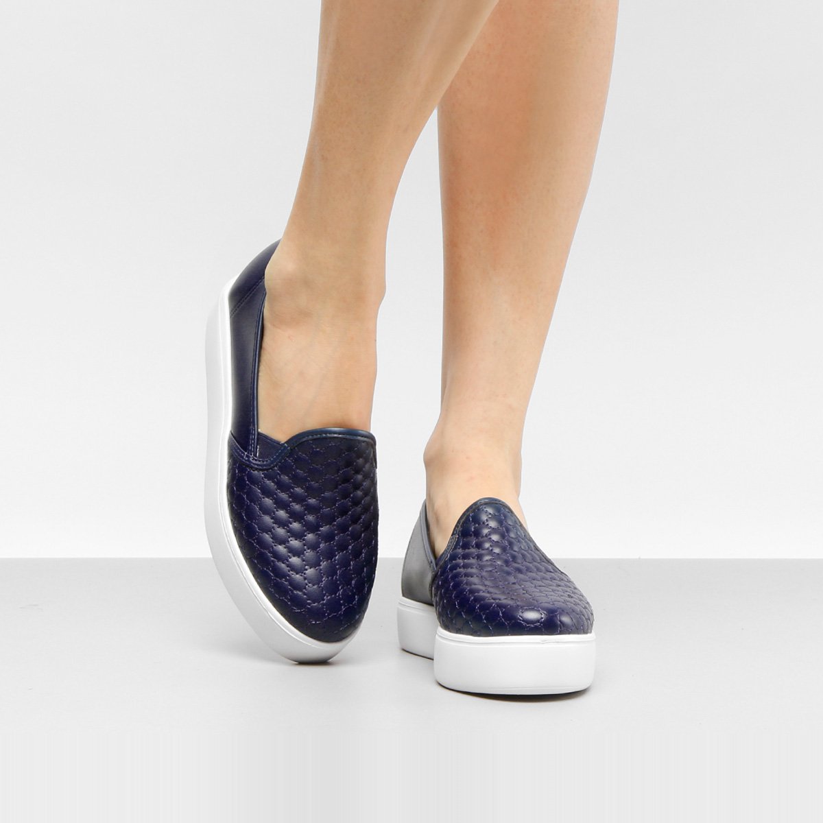 Slip On Moleca Caixa Alta Matelassê Feminino - Marinho | Zattini