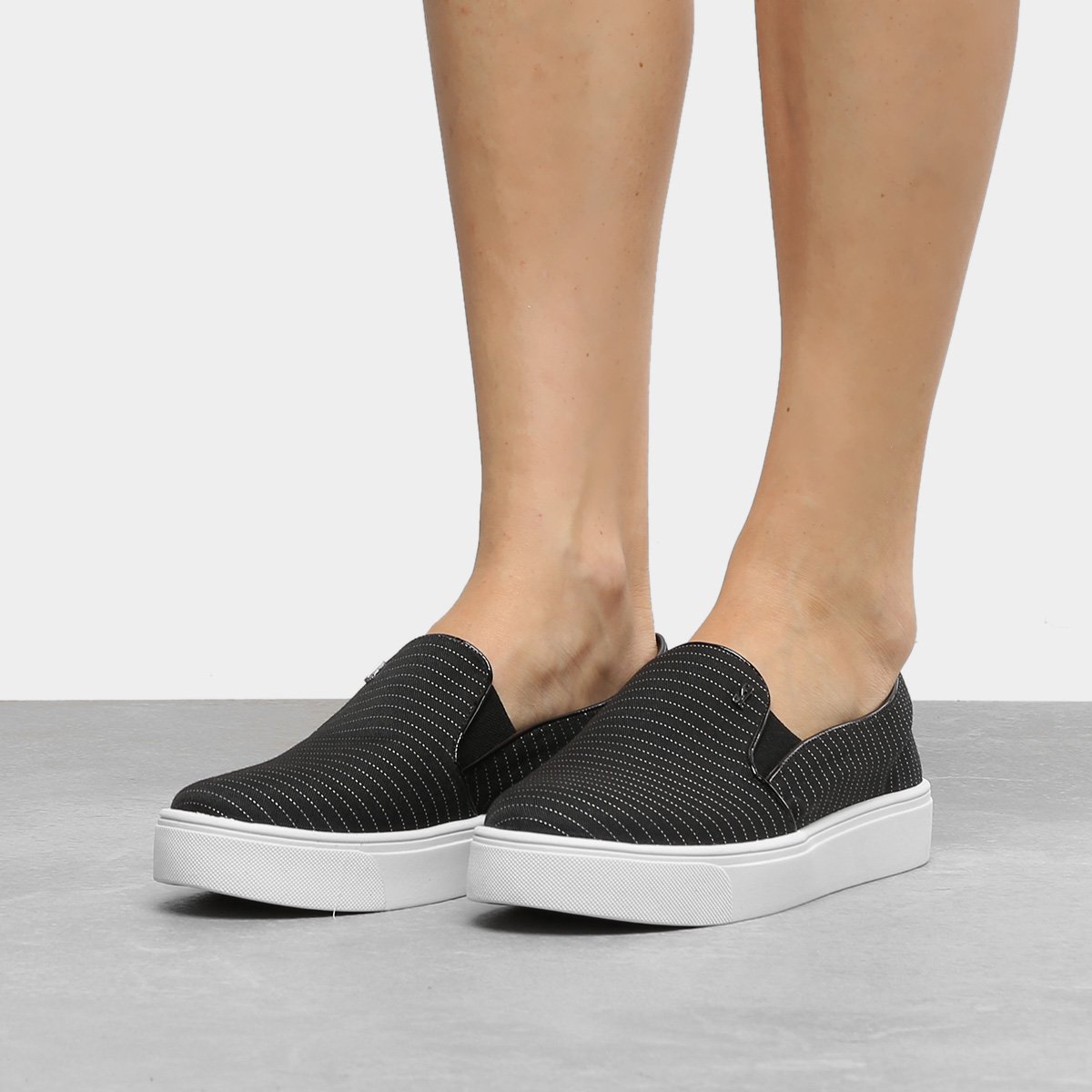 Slip On Santa Lolla Tecido Feminino - Preto+Branco | Zattini