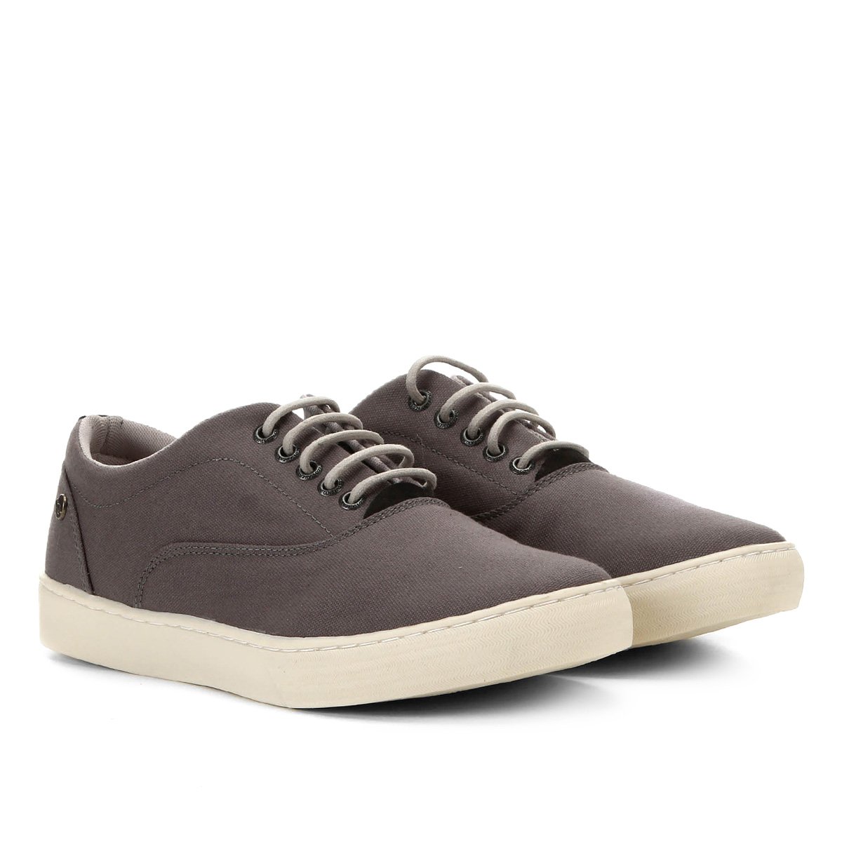 tênis masculino em lona