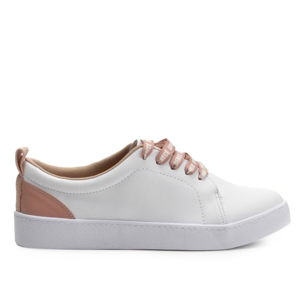 tenis com cadarço de fita