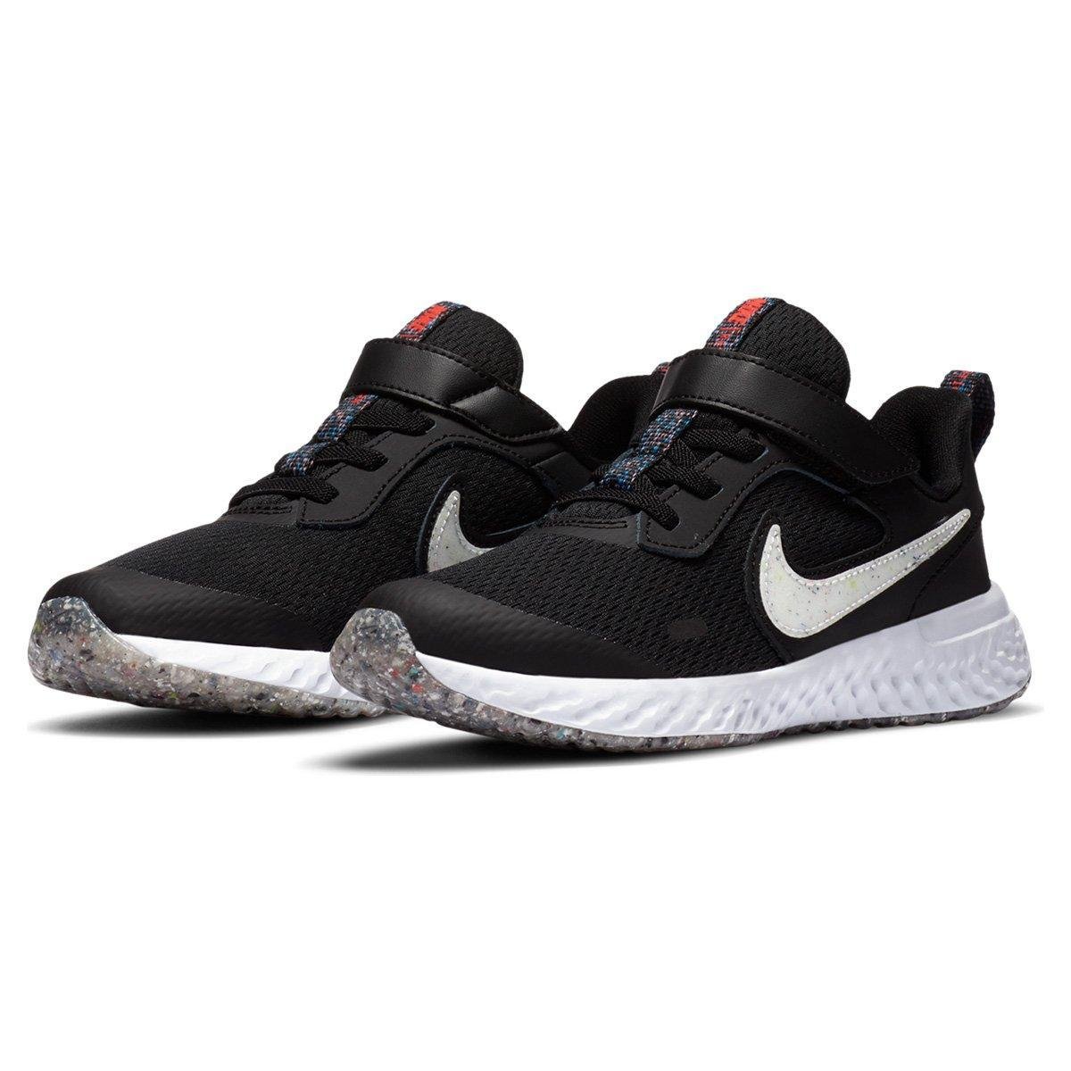 Tênis Juvenil Couro Nike Revolution 5 MTF PSV - Preto+Gelo Menor preço em Tênis Juvenil Couro Nike Revolution 5 MTF PSV - Preto+Gelo