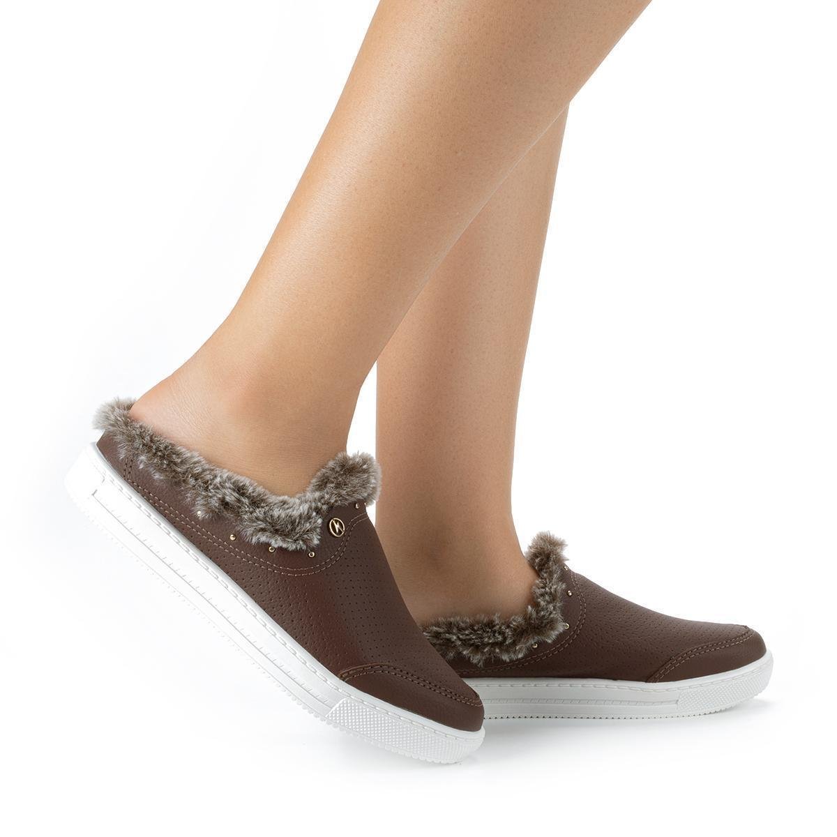 Tênis Kolosh Babouche Com Pelos - Marrom Menor preço em Tênis Kolosh Babouche Com Pelos - Marrom