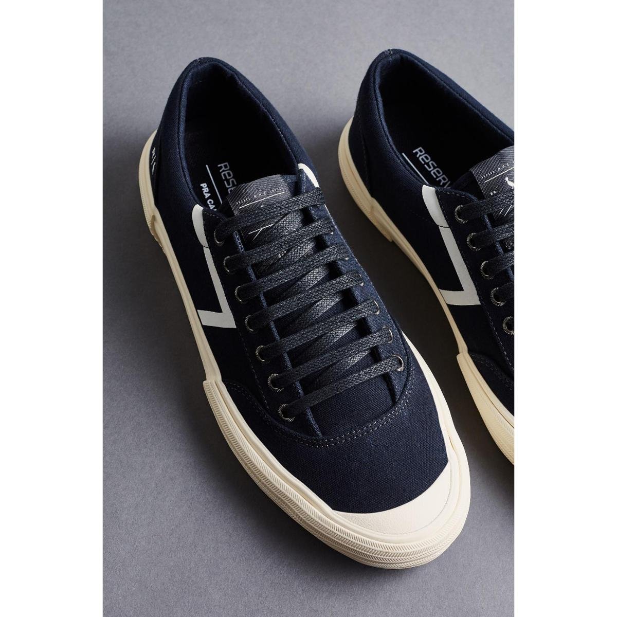 tenis reserva maskot