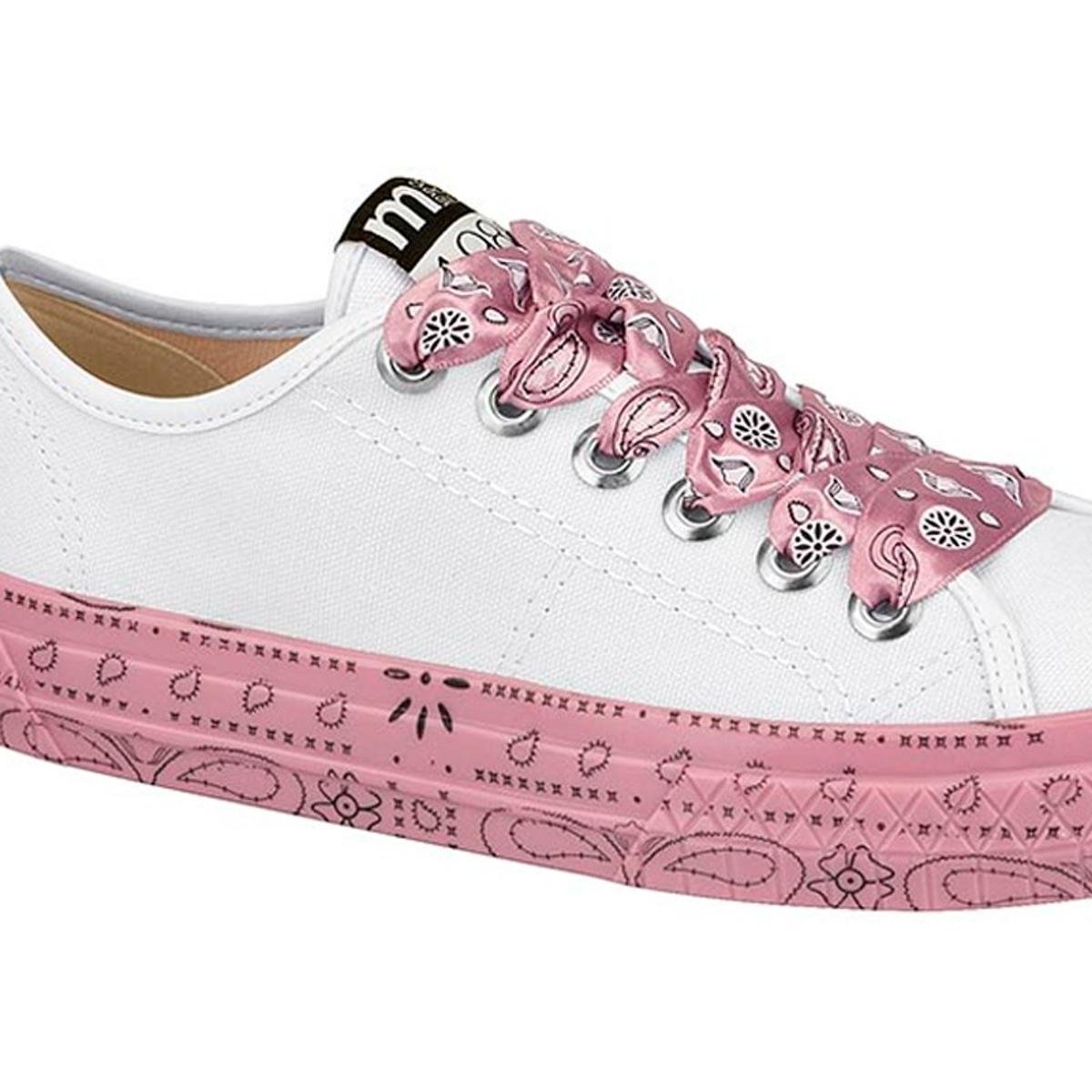 sapato com cadarço de cetim