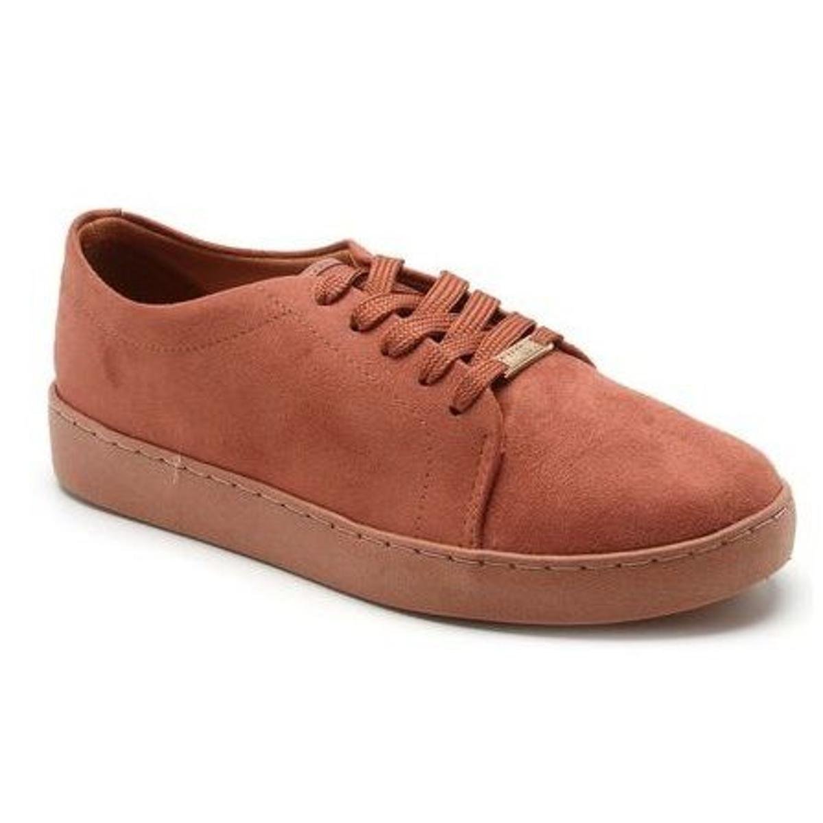 tenis camurça marrom