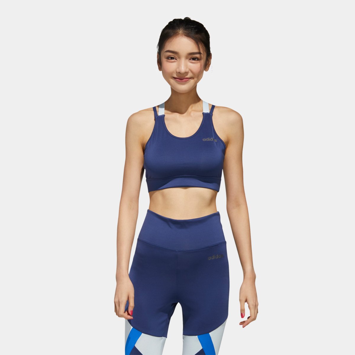 Top Adidas Triangle Bra ColorBlock Média Sustentação - Cinza é ruim? Top Adidas Triangle Bra ColorBlock Média Sustentação - Cinza é boa?