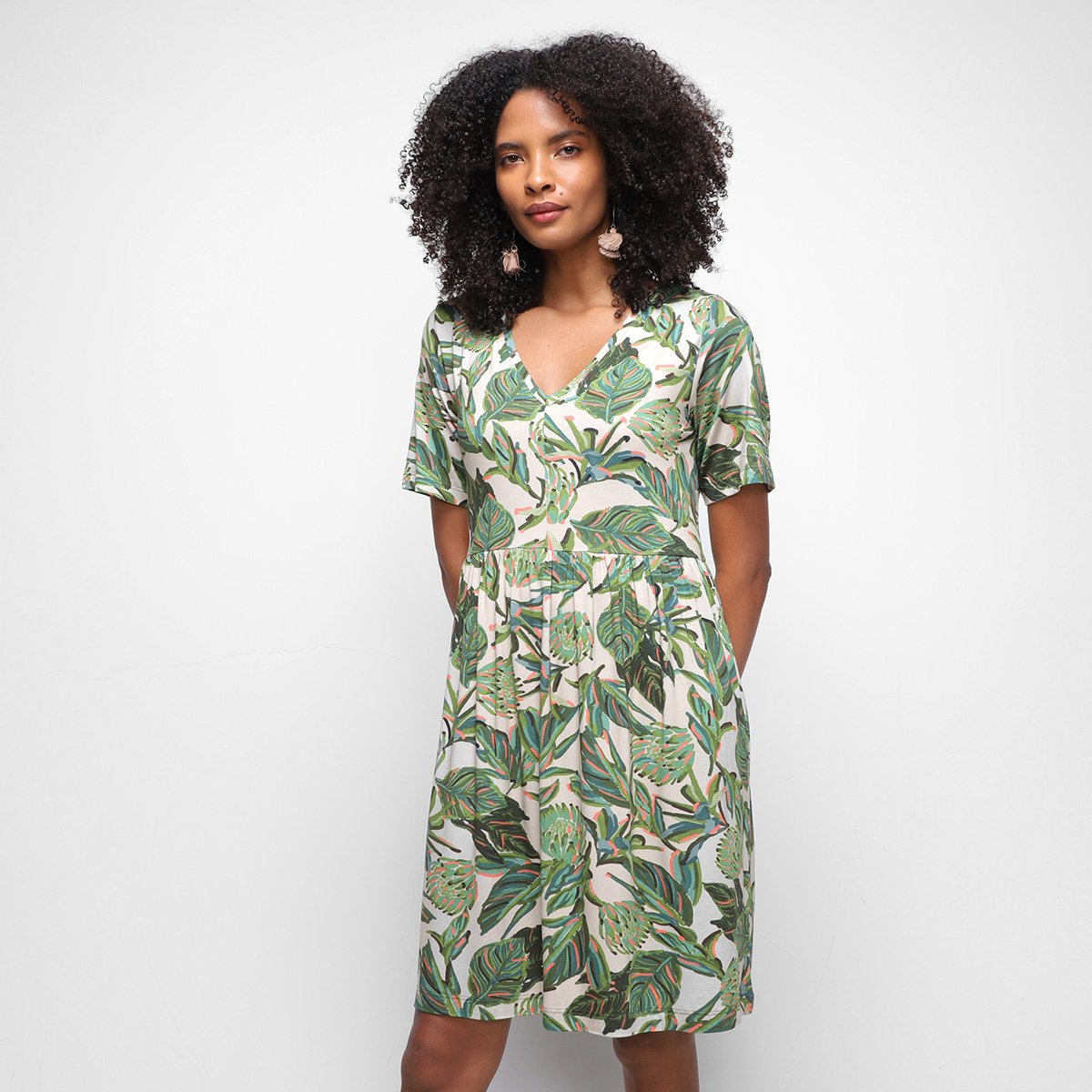 Vestido Curto Cantão Estampa Maranta Decote V - Estampado Menor preço em Vestido Curto Cantão Estampa Maranta Decote V - Estampado