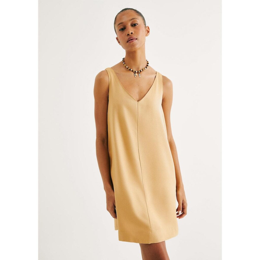 Vestido Curto Com Decote V