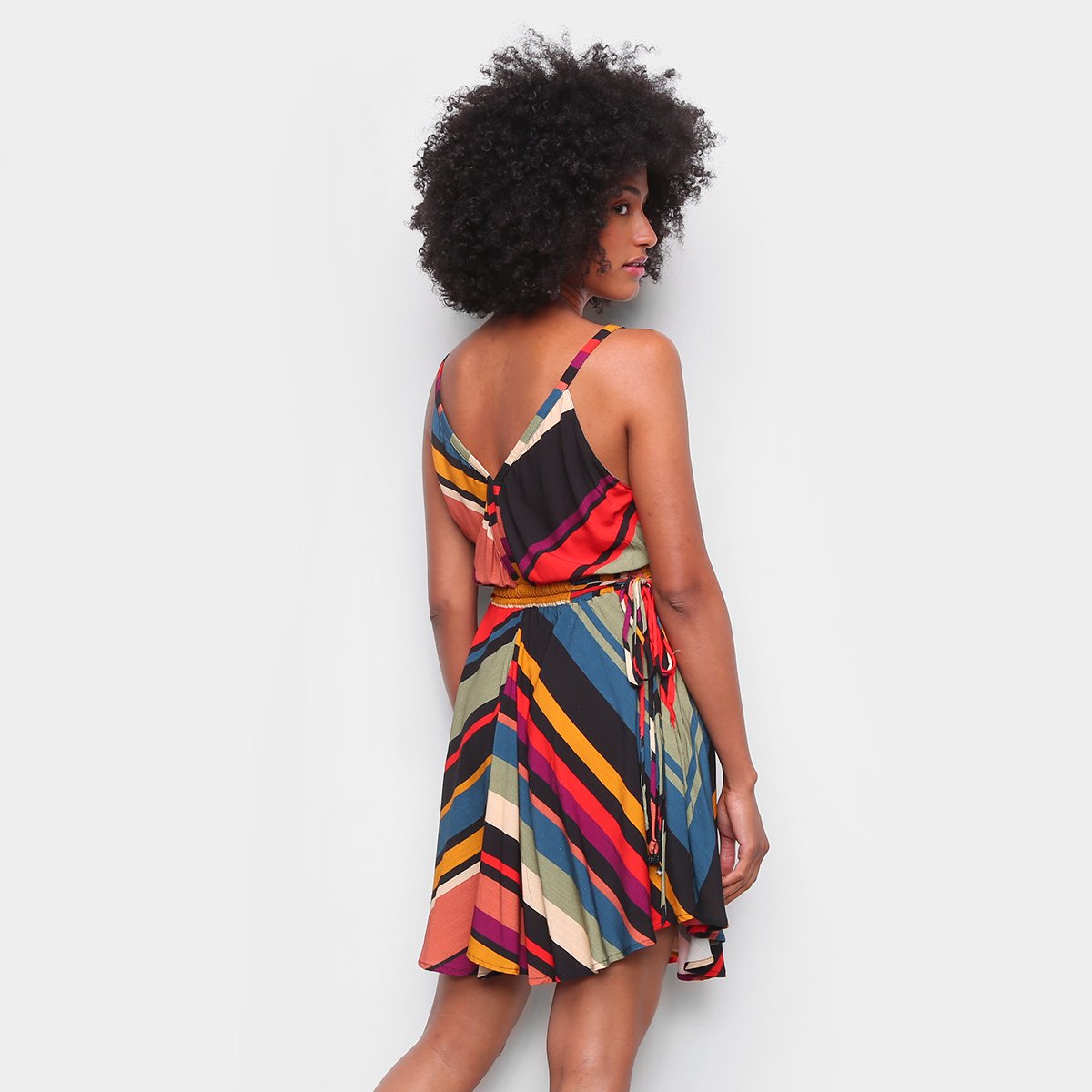 vestido de nesga curto