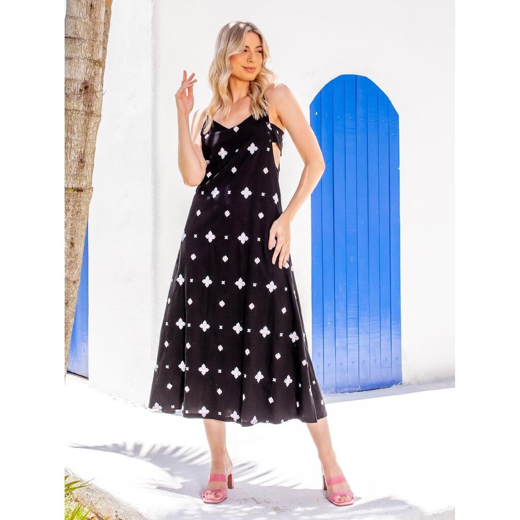 Vestido Feminino Midi em Cambraia de Algodão Bordada com Decote Lateral