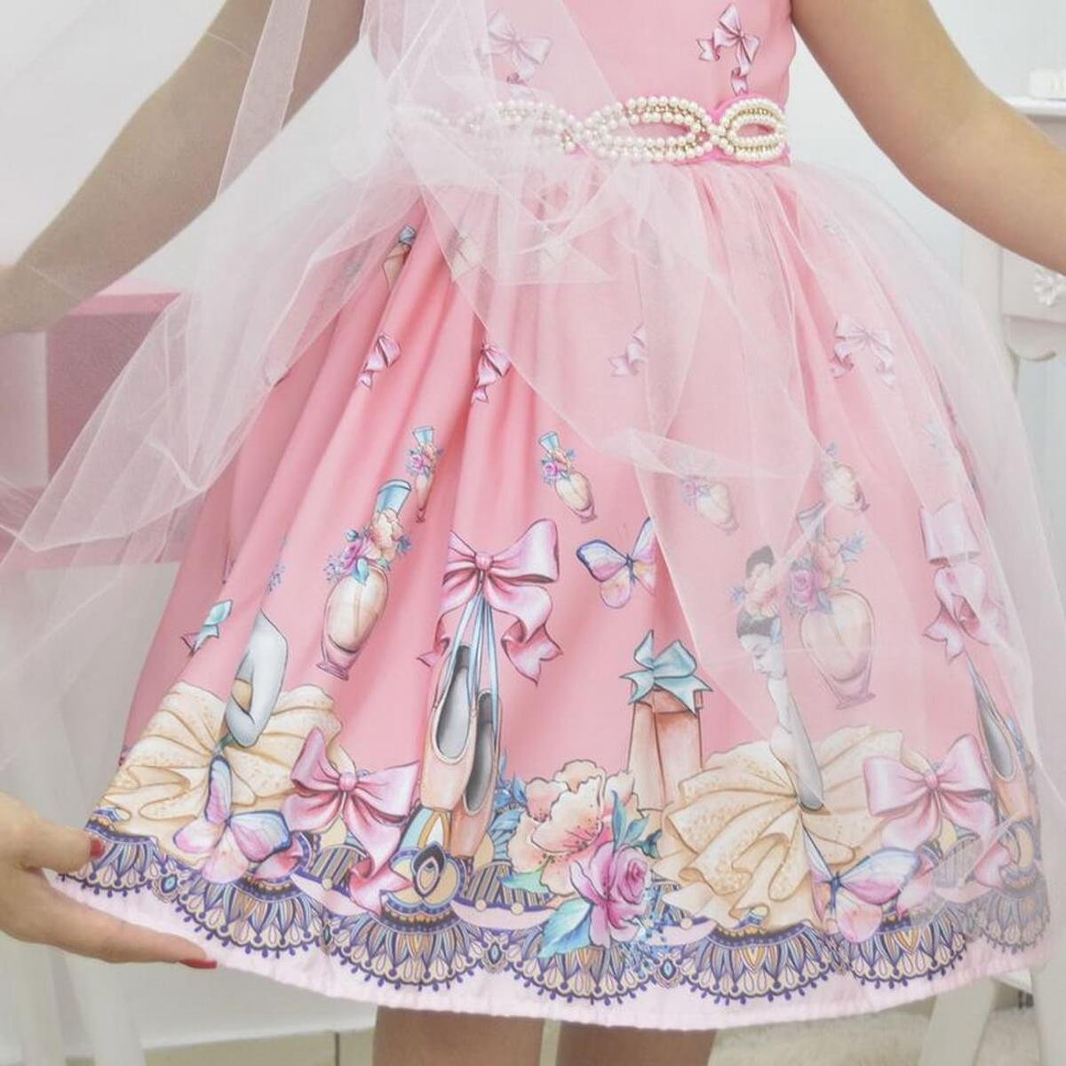 Vestido infantil tema bailarina com tule francês sobre a saia