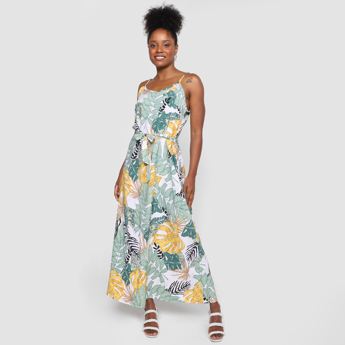 Vestido Longo Ayaka Evasê Floral - Branco Menor preço em Vestido Longo Ayaka Evasê Floral - Branco