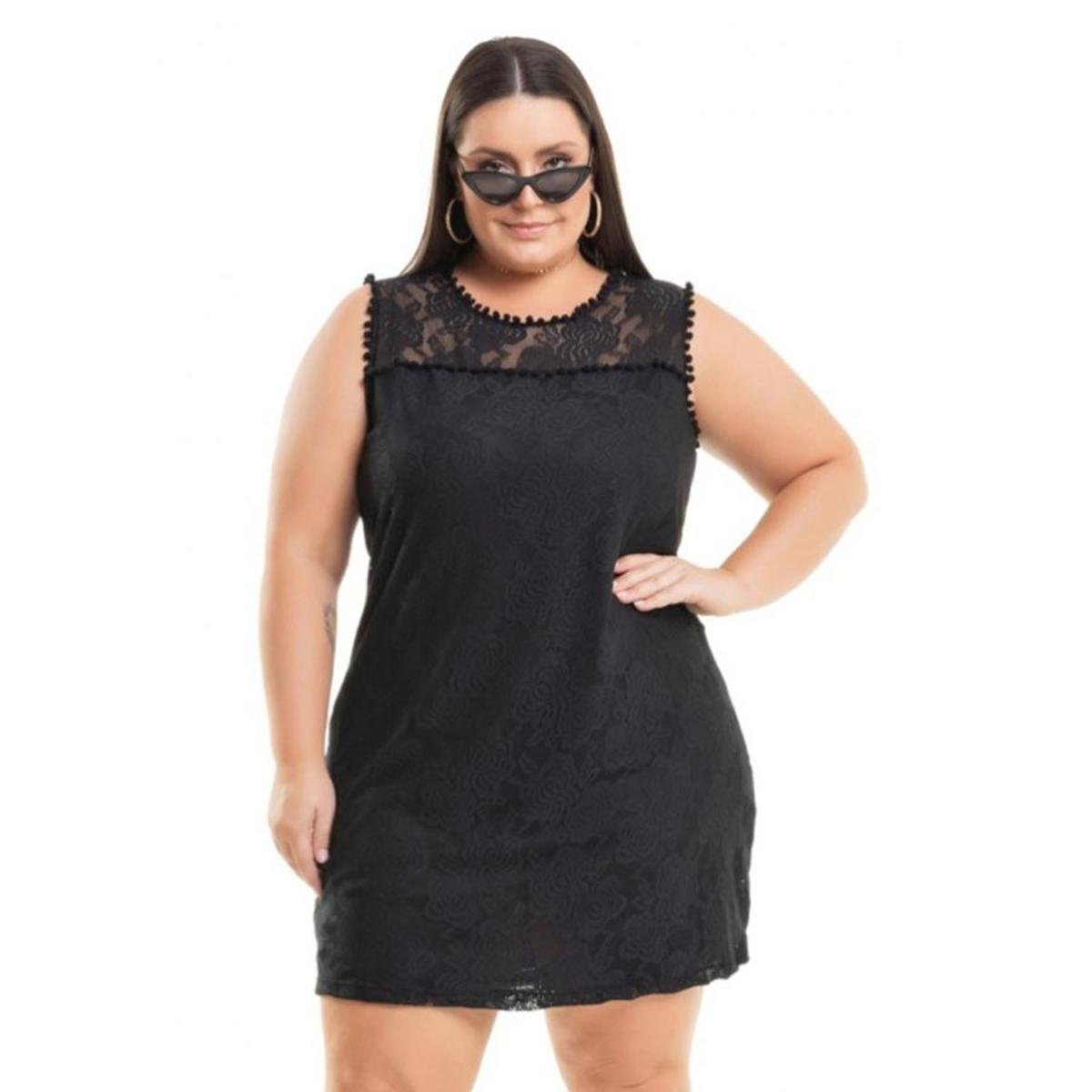 vestido preto de malha plus size