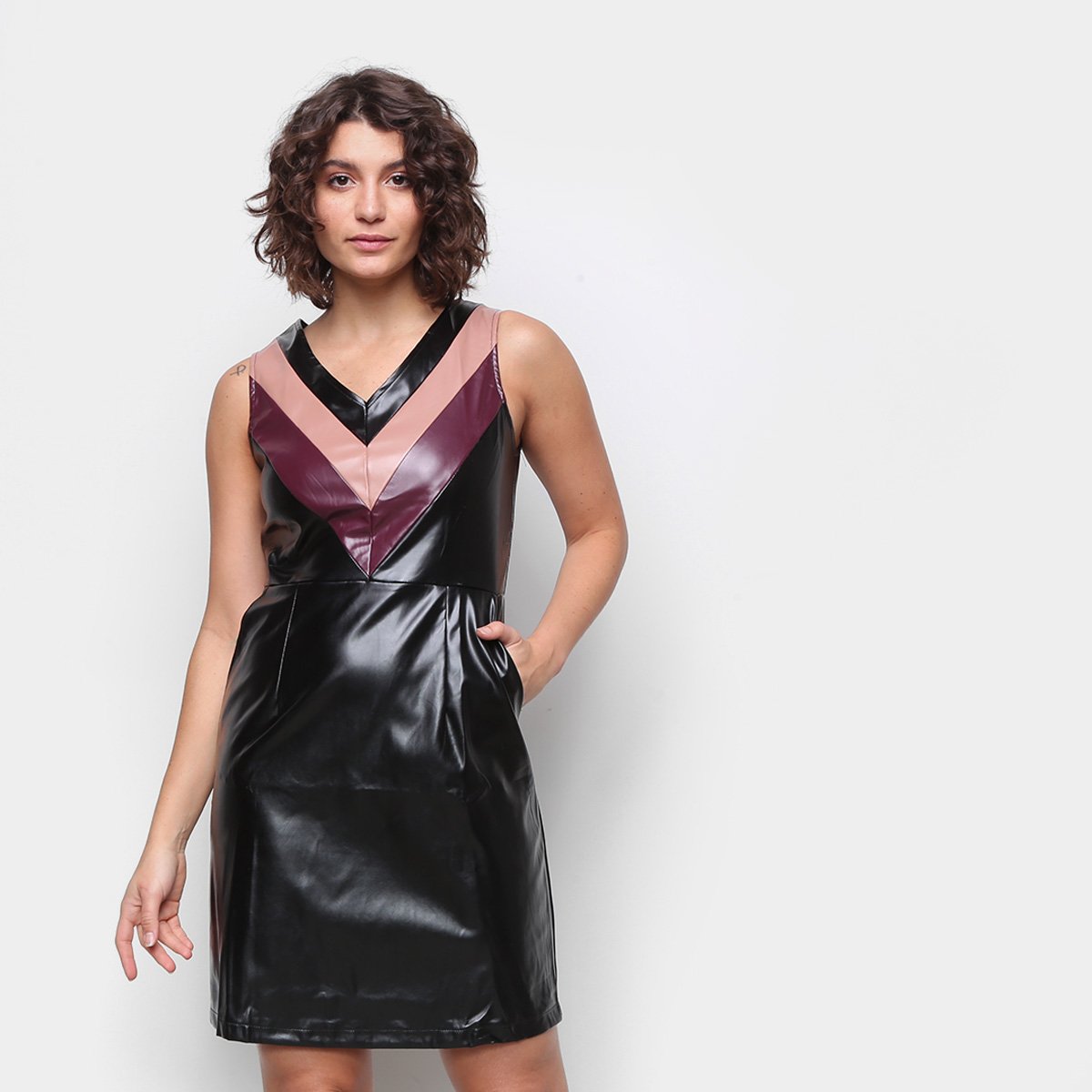 Vestido Road Mel Curto Com Bolso - Preto Menor preço em Vestido Road Mel Curto Com Bolso - Preto